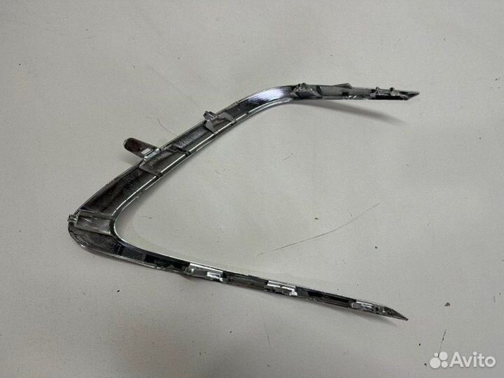 Молдинг бампера передний левый Toyota Camry