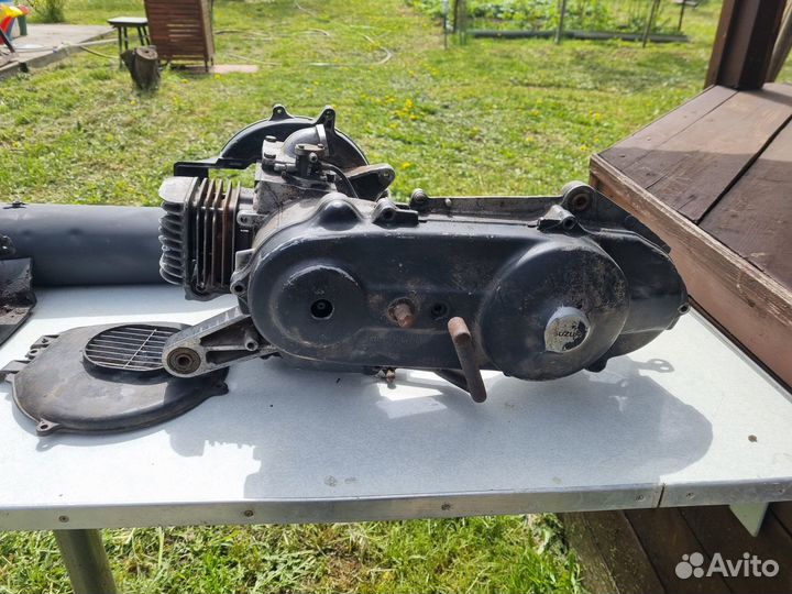 Двигатель и глушитель для скутера Сузуки address