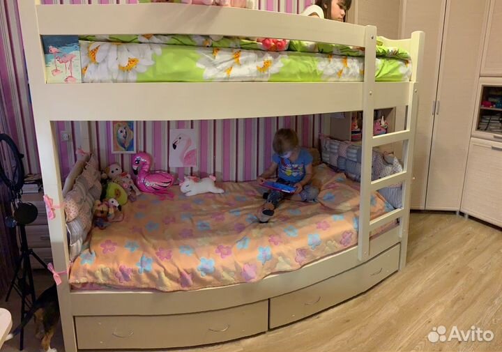Детская двухъярусная кровать из массива