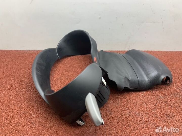 Козырек приборный панели и кожух рулевой колонки