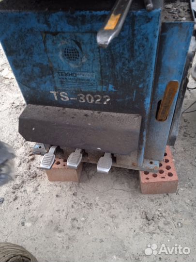 Разбортовочный станок шиномонтажный