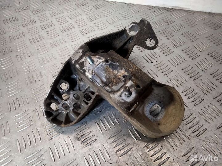 Кронштейн двигателя левый Пассат Б5