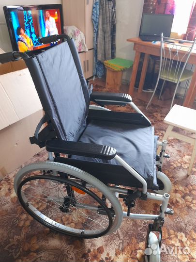 Продам новую инвалидную коляску