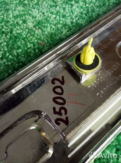 Накладка двери багажника Toyota Land Cruiser 200