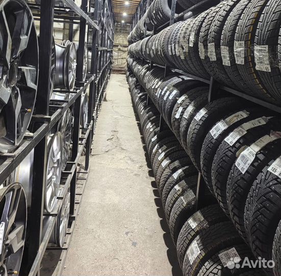 Pirelli Ice Asimmetrico 215/45 R17 91M