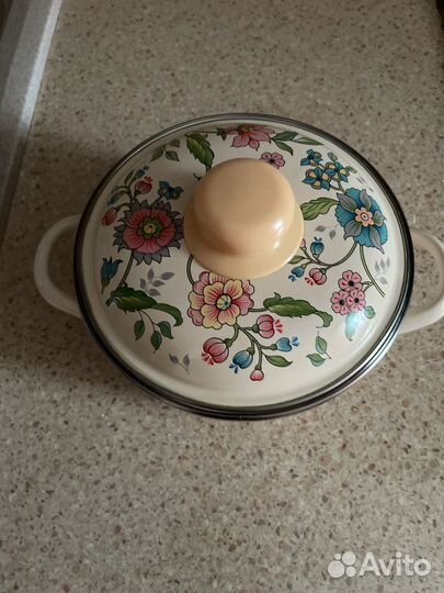 Кастрюля эмалированная