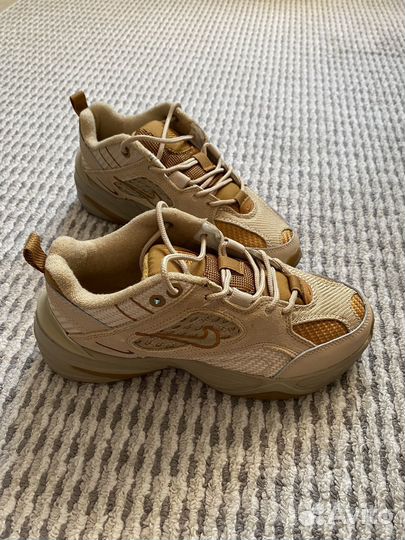 Кроссовки женские 38 размер