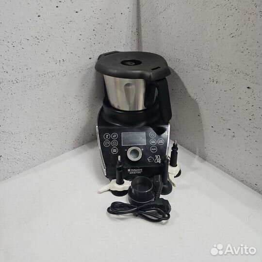 Кухонный комбайн HotPoint Ariston MC057C