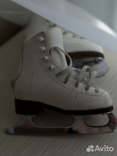 Коньки фигурные wifa 25LL