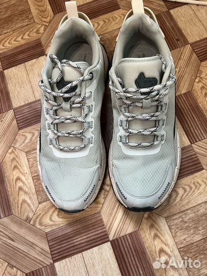 Кроссовки женские