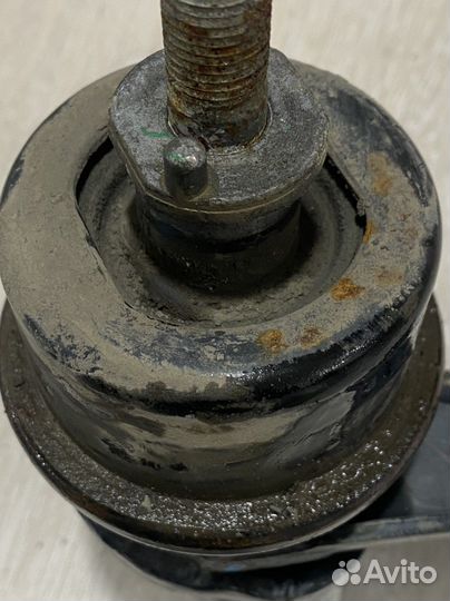 Левая опора двигателя toyota camry 50 2.5 5852
