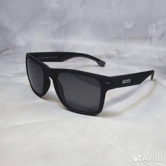 Солнцезащитные очки Hugo Boss