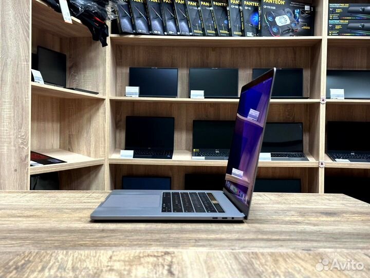 Apple Macbook PRO 15 2017 core I7