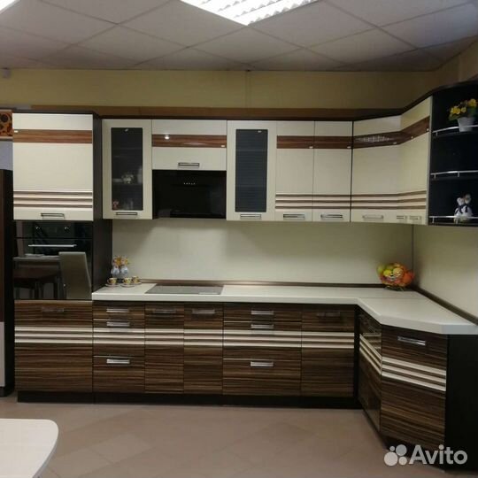 Кухонный гарнитур угловой