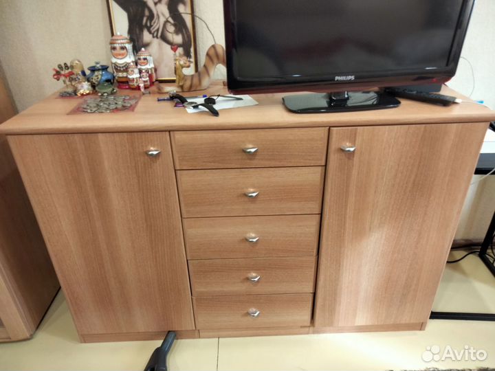 Тумба и гарнитур