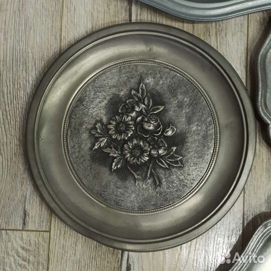 Настенные тарелки из олова