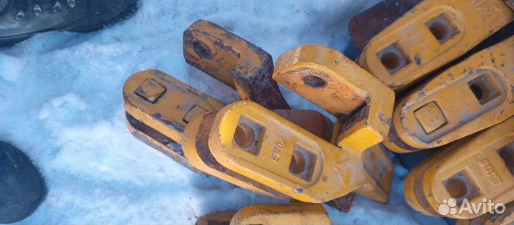 Клыки для ковша погрузчика