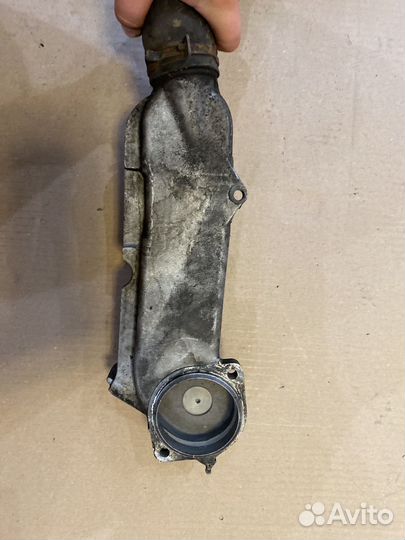 Корпус термостата с патрубком Audi A8 D3 077121121