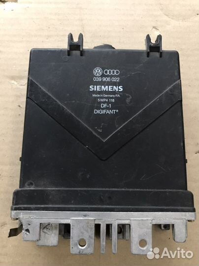 Блок управления двигателем Audi 80 (3690)