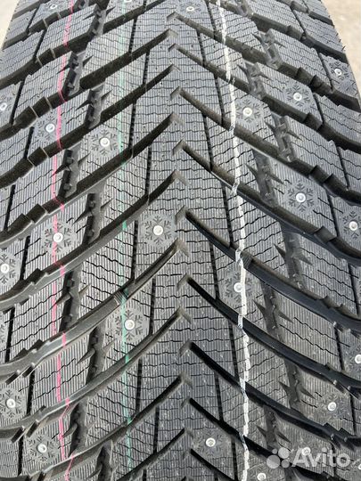 Zmax Winternova Stud II 215/45 R17 96U