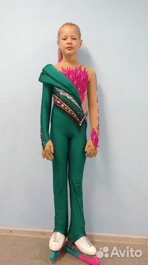 Костюм для выступлений по фигурному катанию