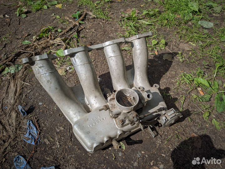 Впускной коллектор Volvo 240 с дросселем