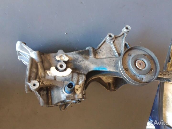 Кронштейн генератора и масляного фильтра VAG