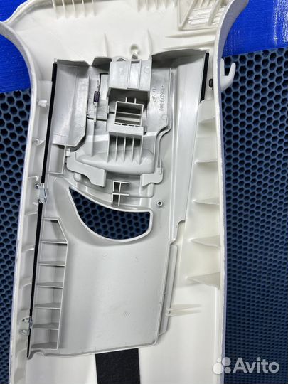 Обшивка средней стойки левая Touareg NF FL нф фл