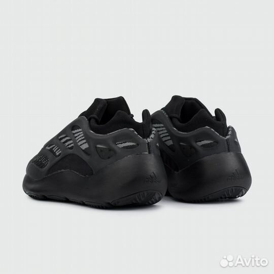 Кроссовки Adidas Yeezy Boost 700 v3 Alvah