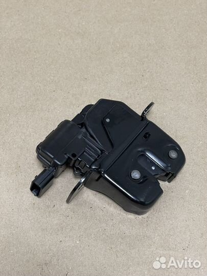Замок багажника Renault Duster Logan Captur X-RAY