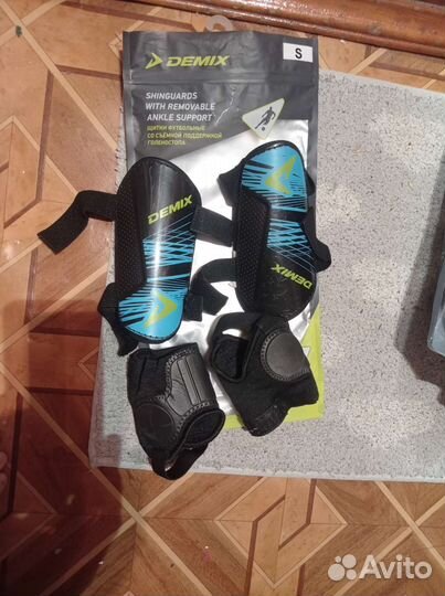 Щитки Demix футбольные детские рамер S и M
