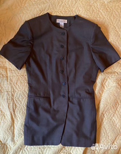Костюм брючный и фирменные пиджаки, и жилет