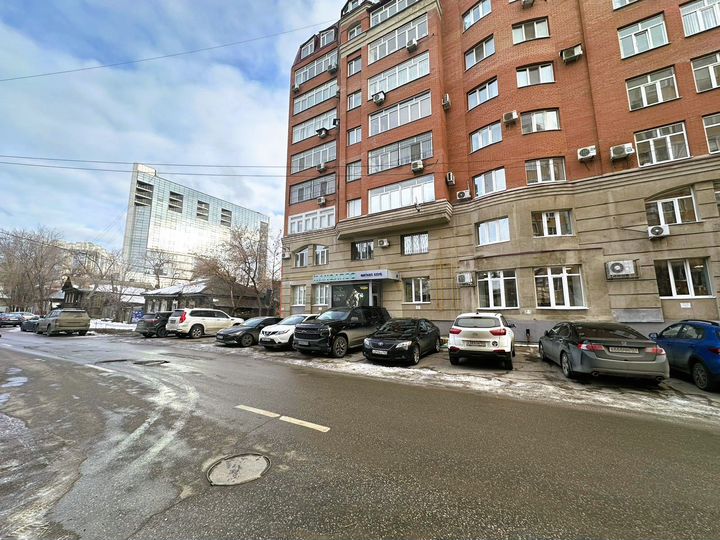 Торговое помещение на первой линии с парковкой