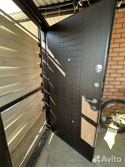 Дверь входная металлическая уличная