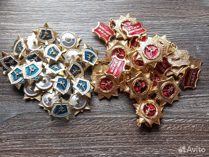 Значки СССР, Воин-спортсмен, звёзды