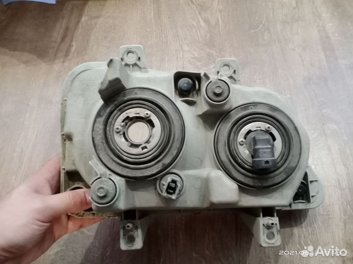 Фара передняя левая Daihatsu Terios