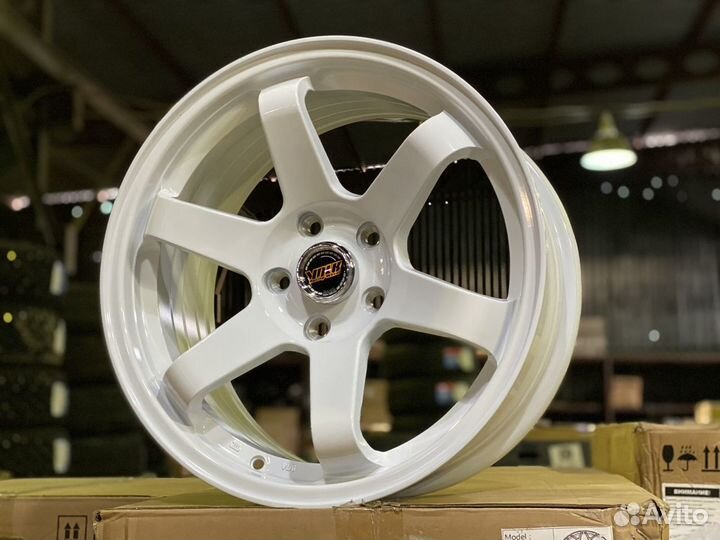 R17 5x114,3 Volk Racing TE37 White