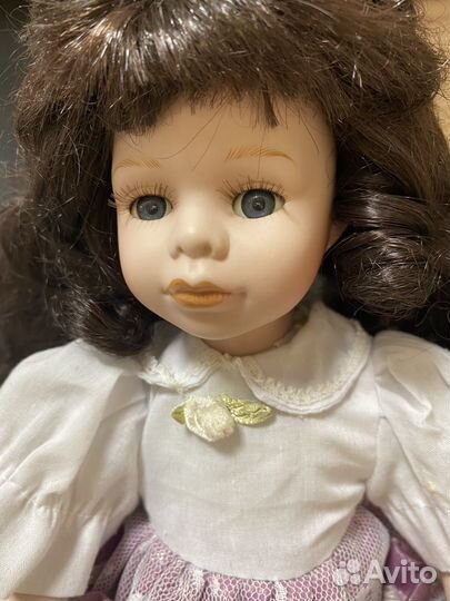 Кукла фарфоровая