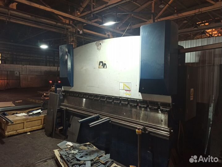 Гидравлический листогибочный пресс WC67K-125/3200