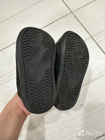 Кроссовки Zara 23