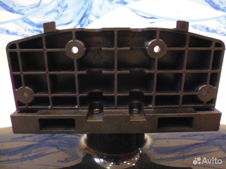 Подставка от Samsung UE32D4003BW с крепежом