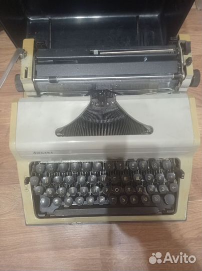 Печатная машинка Любава