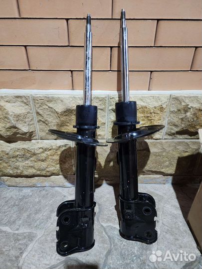 Аморт перед. на hyundai grand santa fe от 2015года