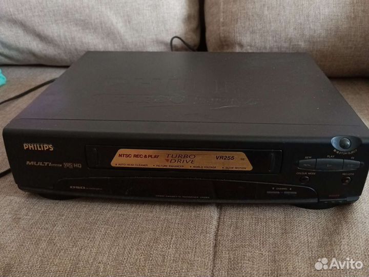 Видеомагнитофон Phillips