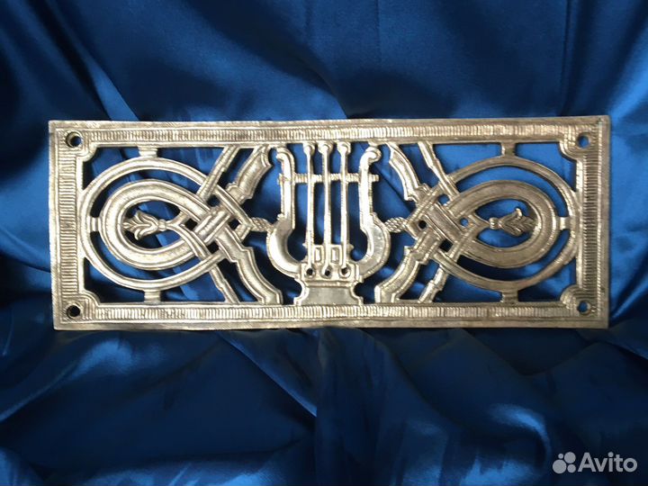 Латунная решетка с узором литая