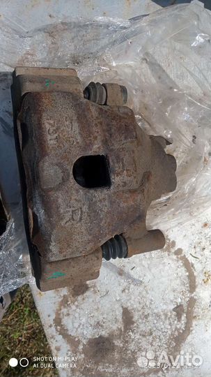 Суппорт правый mazda