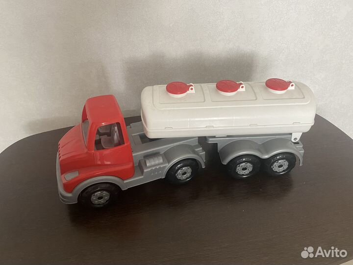 Грузовик молоковоз