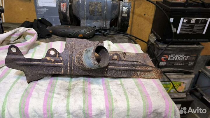 Экран выпускного коллектора Audi 100 2.3 AAR