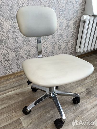 Маникюрный стул