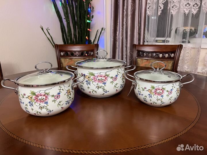 Набор эмалированных кастрюль